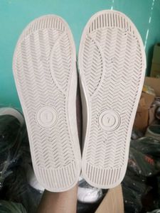 NEW NO USED CASUAL SNEAKERS SHOES FOR MEN.