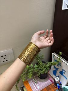 2 Pack casual Shorts + FREE golden cuff bracelet