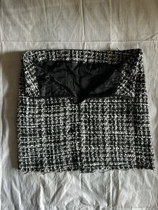 Chic Tweed Mini Skirt with Gold Buttons