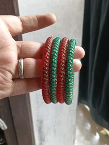 Red and Green Bangles Set