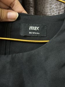 Elegant Black Pleated Midi Dress