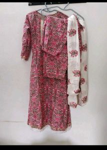 3 pics Pink Floral Print Kurta set