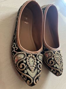 Embroidered Jutti Flats