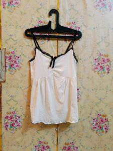 🇳🇿💫🎀Cute White Cami Top with Black Lace Trim