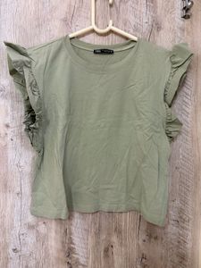 Zara top with ruffle sleeves