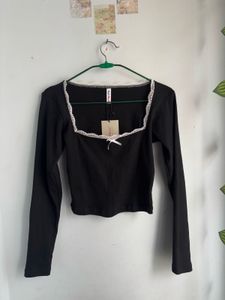 Long Sleeves Black Top