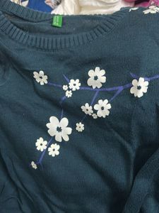 Benetton top with cutout
