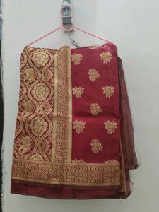 Elegant mehroon & Gold Banarasi Saree