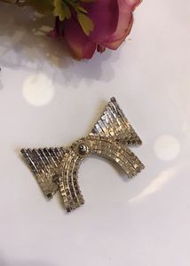 Sparkling Bow brooch