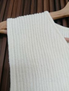Cream Ribbed V-Neck Sleeveless Sweater