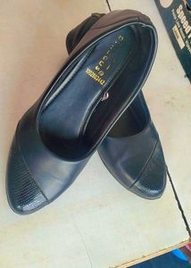 Elegant Black Ballet Flats