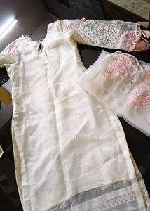 Elegant Embroidered Pakistani Kurta Set