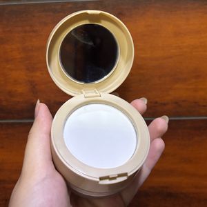 🫧Makeup Revolution Pressed Powder Compact🦢