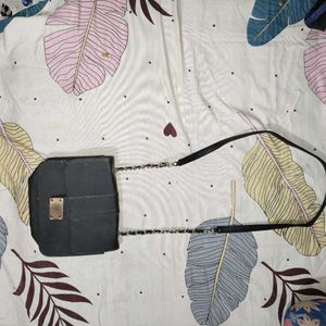 Chic Black Crossbody Bag with Chain Strap