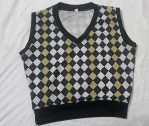 black &amp; white argyle crop top