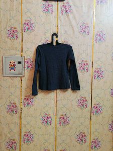 🇳🇿💫🎀Chic charcoal Top with Heart Design