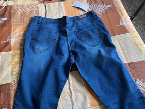 Zush Strechable Jeans - size 38. Unused