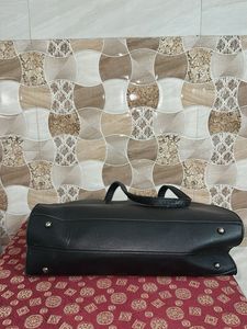 Chic Black Faux Leather Tote Bag with Pouch