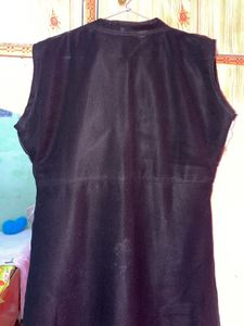 Elegant Black Kurta with Floral Embellishment
