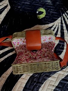 Chic Woven Crossbody Bag