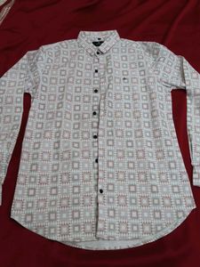Men's Patterned Button-Up Shirt