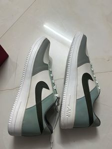 SIZE 10 Stylish Nike Air Sneakers