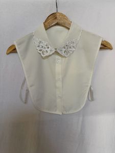 Detachable Collar with Lace Detail