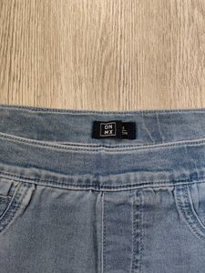 Ma5833 DNMX Light Wash Denim waist 32 inches