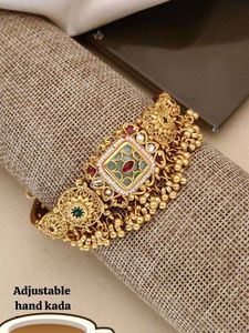 Exquisite Gold Bangle with Kundan Stones