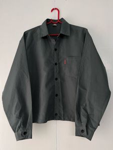 Men's Gray Button-Up Shirt