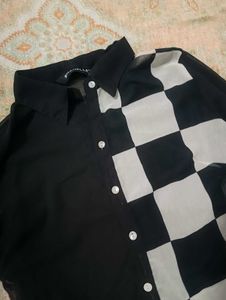 Chic Checkered Black &amp; White Button-Up Top