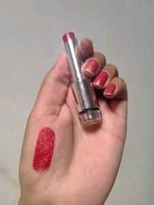 Me-On Vibrant Red Lipstick