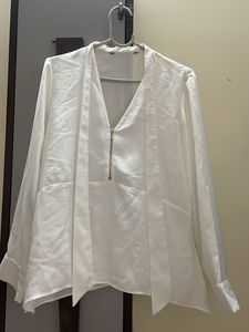 ZARA Chic White Zip-Up Blouse
