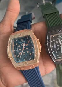 Luxury Silicone Strap Analog Watch