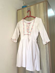 Embroidered White Cotton Kurta