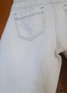 Off white with contrast stitching skinny capri