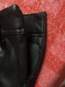 Chic Black Faux Leather Mini Skirt(H&amp;M)