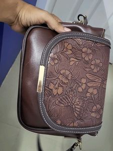 woman side sling bag