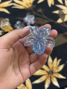 trending  flower claw