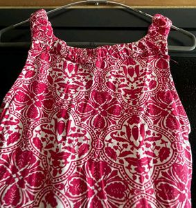 🌸  Stylish Pink Floral Print Tank Top  🌸