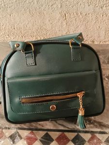 Chic Green Handbag with Tassel