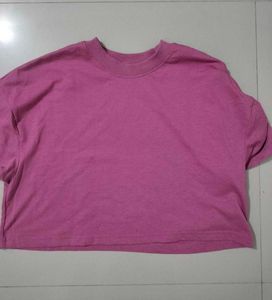 Cropped T-Shirt - Casual &amp; Trendy