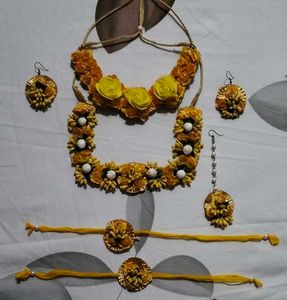 Yellow Floral Haldi Jewellery Set