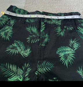 Tropical Leaf Print Shorts For Boys Age 8-9 Years