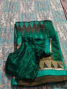 Stunning Green Saree with Geometric Pattern