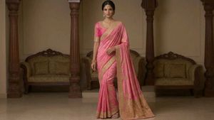 Elegant Pink Silk Saree with Gold Border