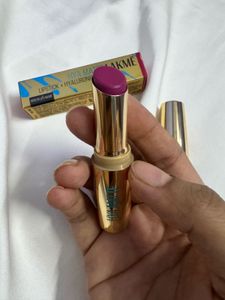 Lakme Hya Matte 9to5 lipstick