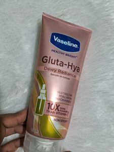 Gluta-Hya Serum in body lotion