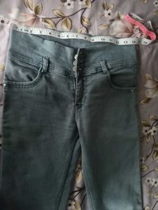 Grey High-Waisted Skinny Fit Jeans