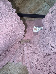 Elegant Pink Lace Bra 👙
